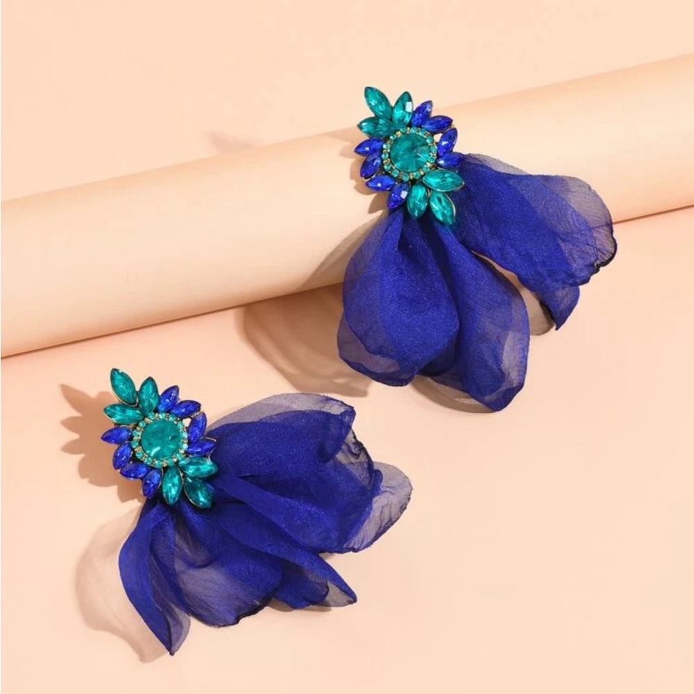 Rhinestone & Flower Decor Drop Earrings - Picture 3 of 3